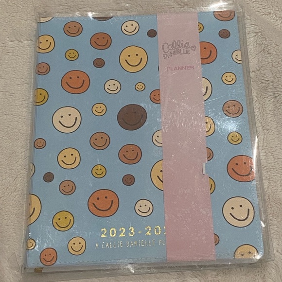 Callie Danielle 2023-24 Academic Teacher Planner Calendar Smileys 8.5 x 11 NWT - Picture 2 of 9